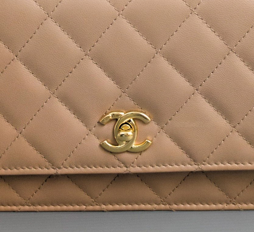 Torebka Chanel WOC z rączką 3B Dark Beige Lambskin/Gold