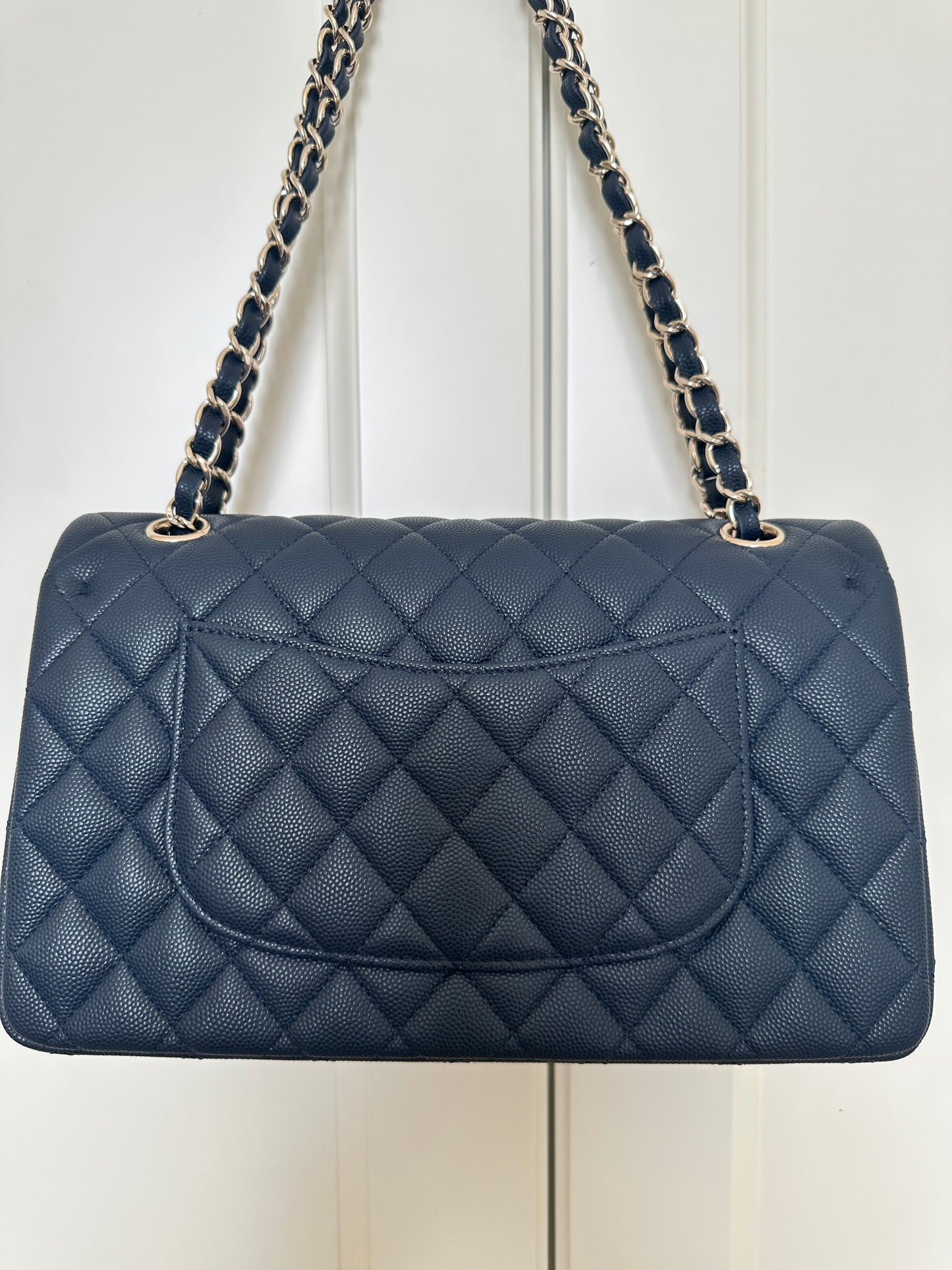 Torebka Chanel medium deep blue caviar/light gold NEW