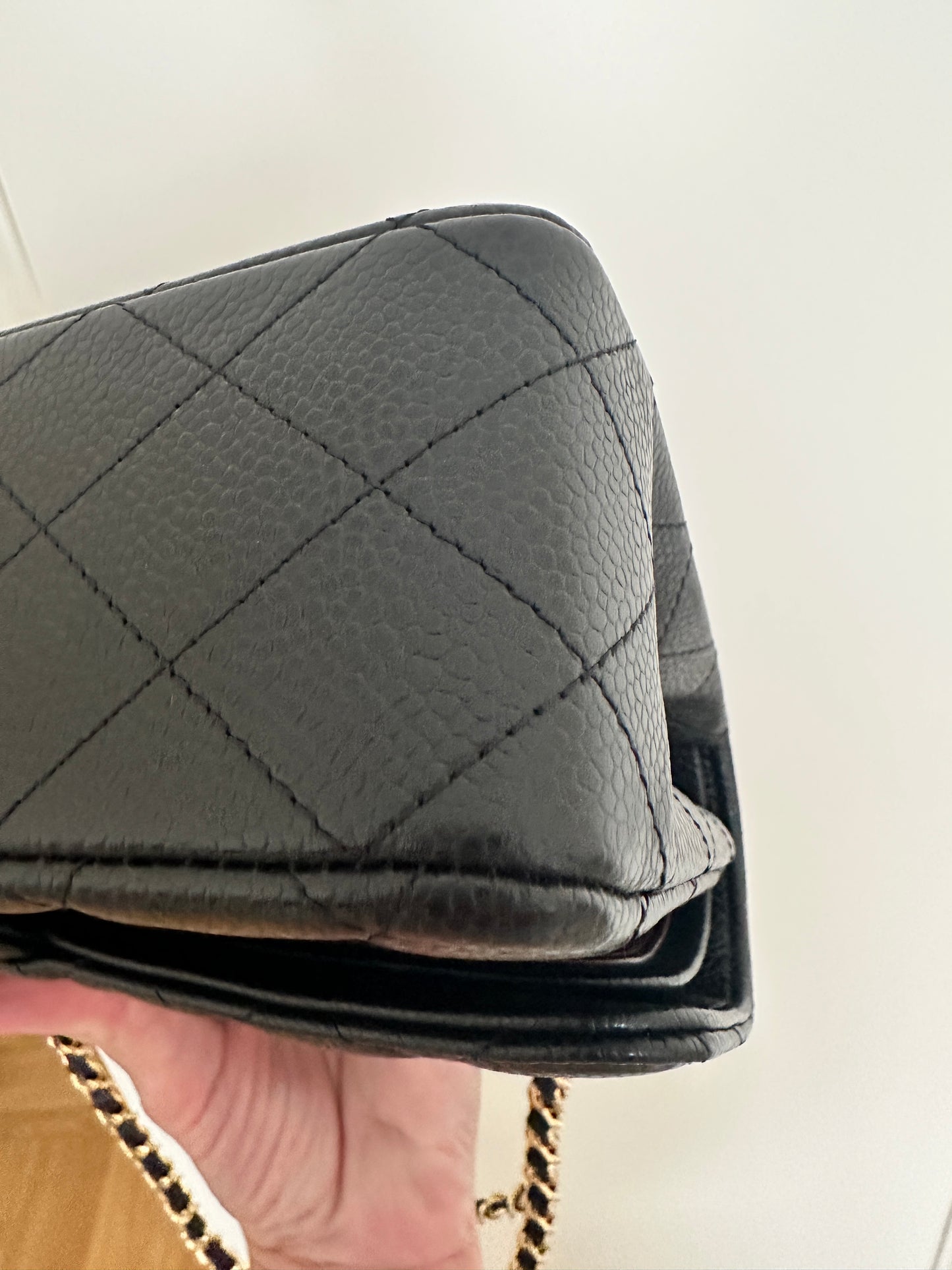 Chanel medium classic black caviar/gold hdw NEW 2022
