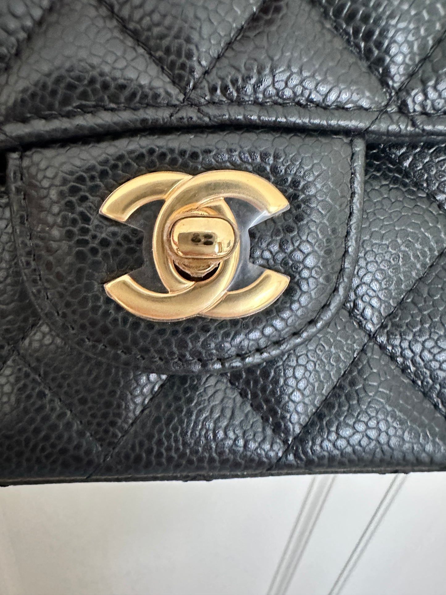 Chanel medium classic black caviar/gold hdw NEW 2022