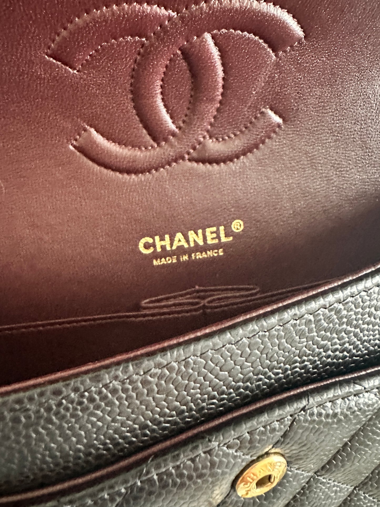 Chanel medium classic black caviar/gold hdw NEW 2022