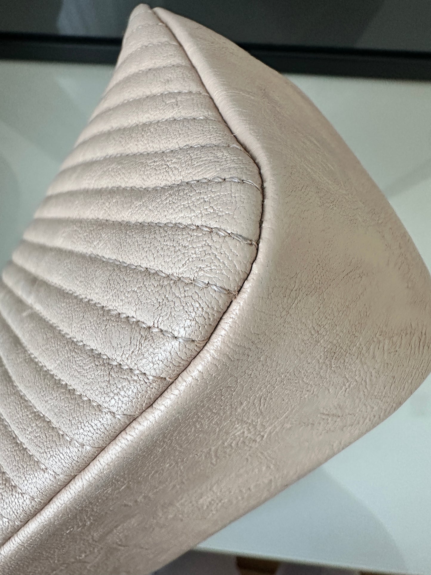 Torebka Chanel Surpique Seasonal Cruise medium chevron lambskin gold hdw