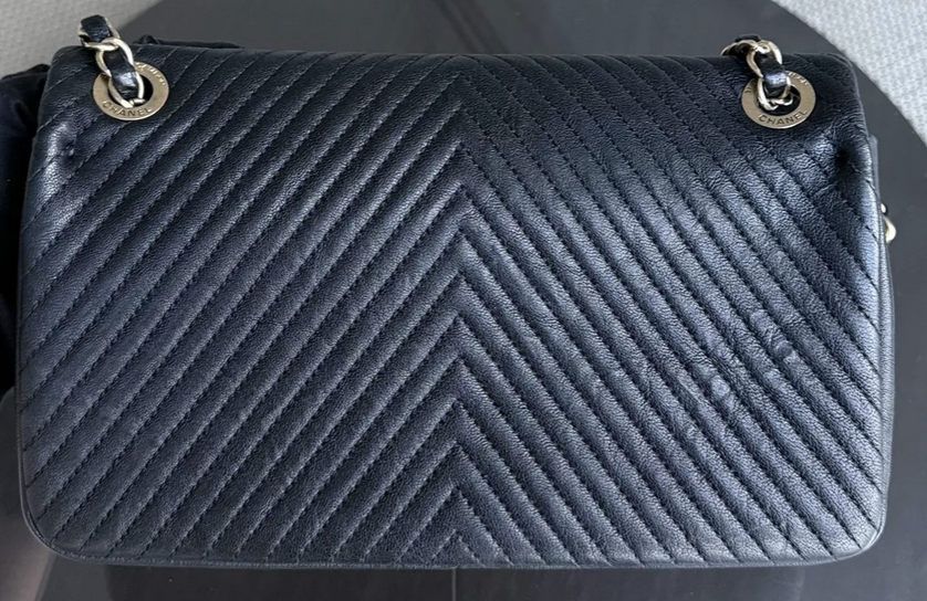 Torebka Chanel Surpique CC Herringbone Medallion Flap medium czarna/gold hdw