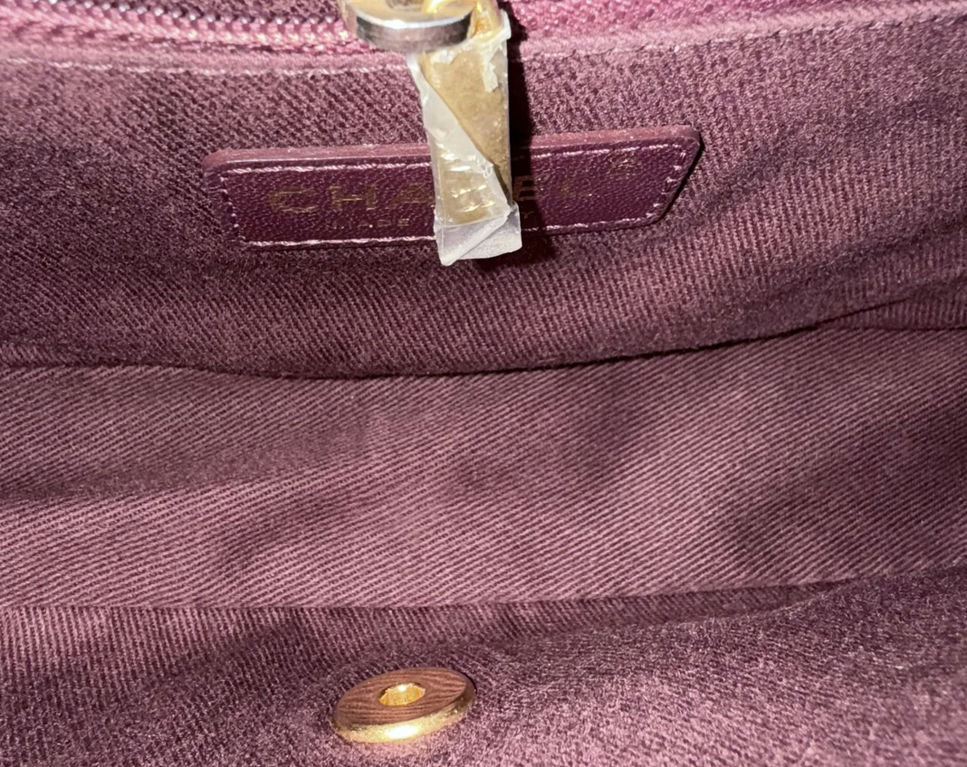 Torebka Chanel Surpique CC Herringbone Medallion Flap medium czarna/gold hdw