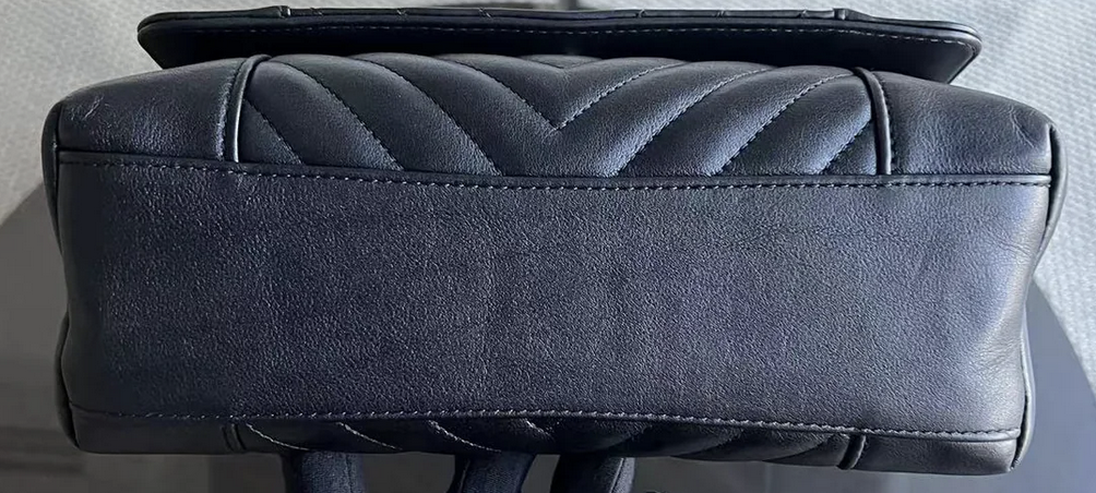 Sezonowa torebka Chanel black/gold hdw chevron small