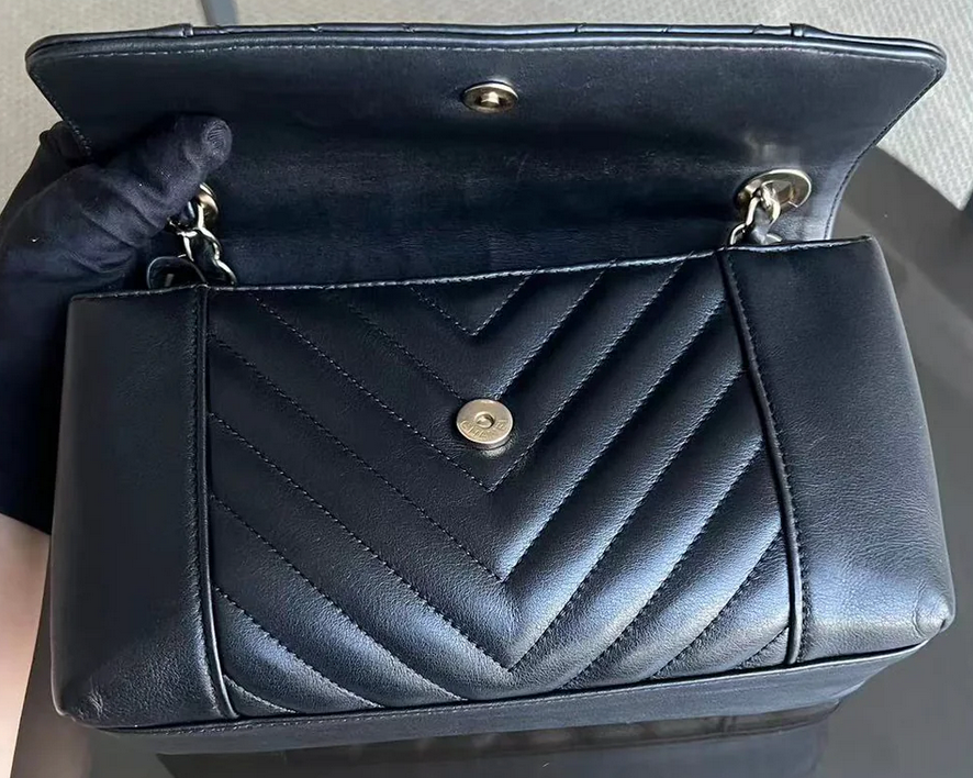 Sezonowa torebka Chanel black/gold hdw chevron small