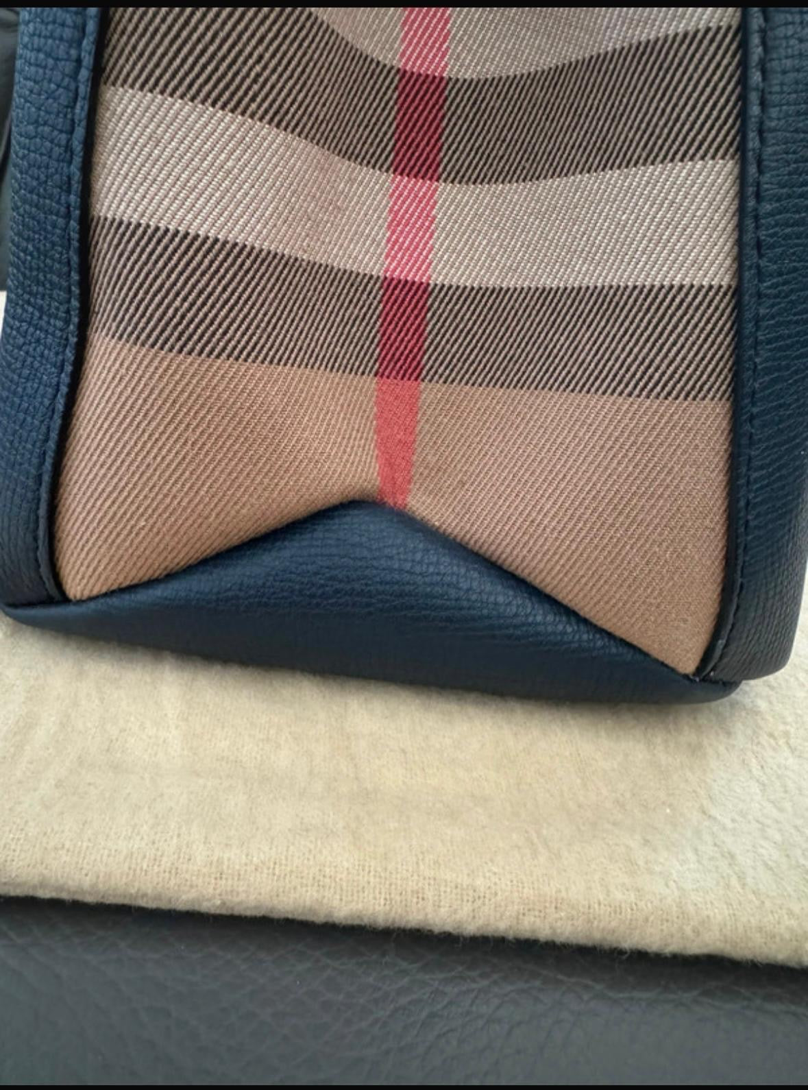 Torebka Burberry granat skóra z paskiem nowa