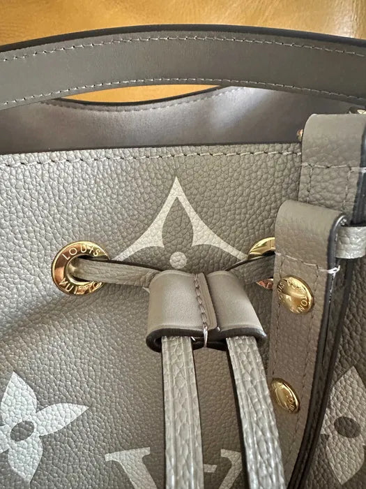 Torebka Louis Vuitton Neo Noe MM tourterelle/creme