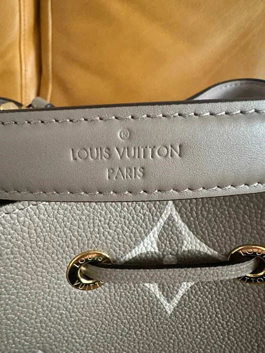 Torebka Louis Vuitton Neo Noe MM tourterelle/creme