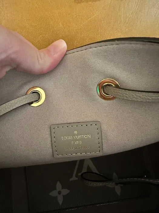 Torebka Louis Vuitton Neo Noe MM tourterelle/creme