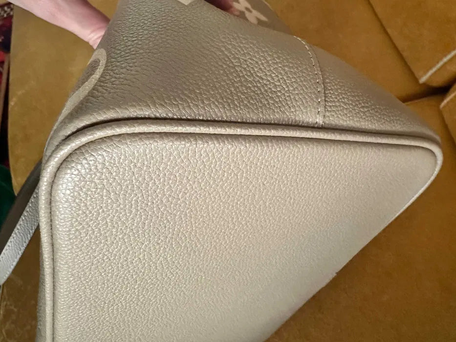 Torebka Louis Vuitton Neo Noe MM tourterelle/creme