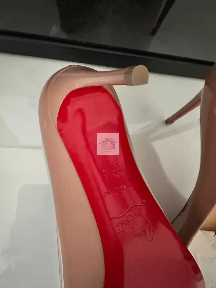 Klasyczne Szpilki Christian Louboutin Beż R. 37 5 Nowe