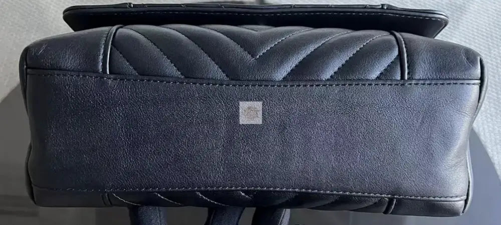 Sezonowa torebka Chanel black/gold hdw chevron small