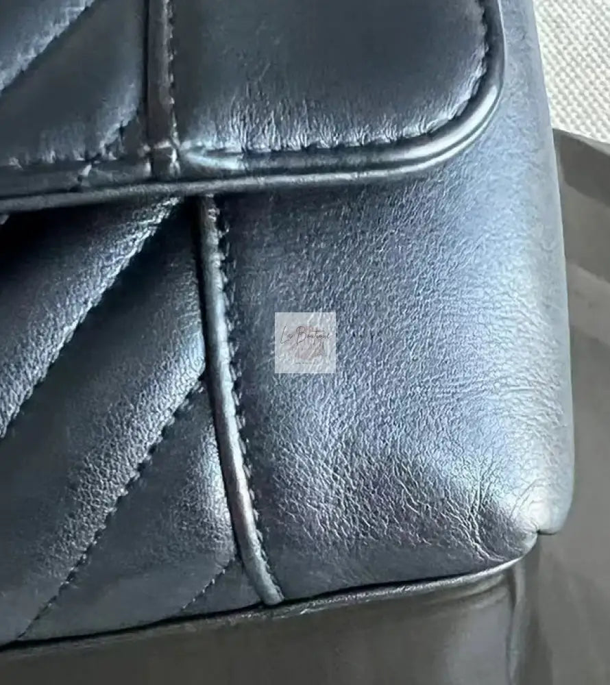 Sezonowa torebka Chanel black/gold hdw chevron small