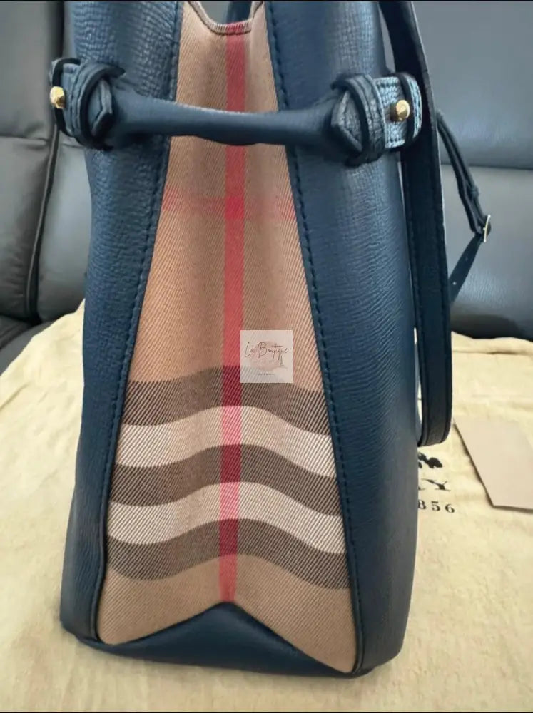 Torebka Burberry granat skóra z paskiem nowa