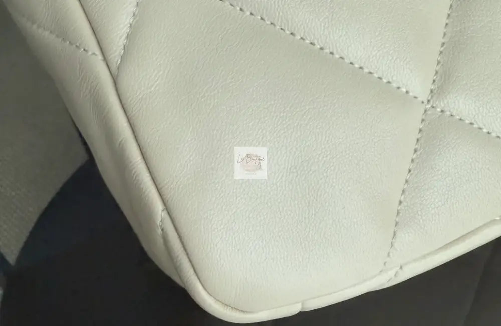 Torebka Chanel 19 small cream goatskin seria 30