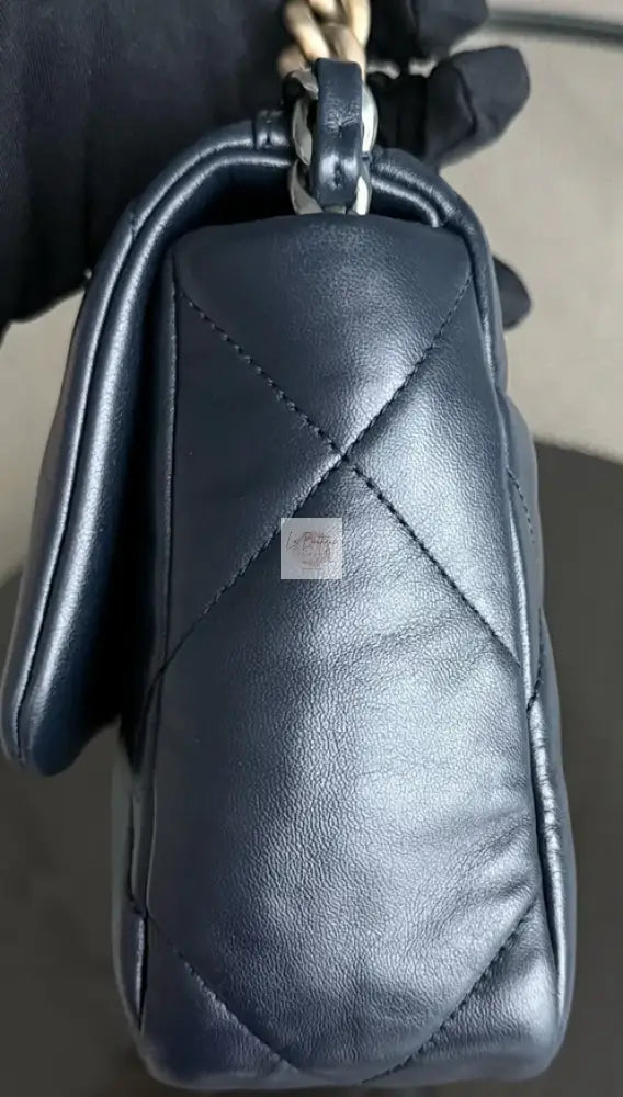 Torebka Chanel 19 small dark navy/gold hdw 2021 z rachunkiem