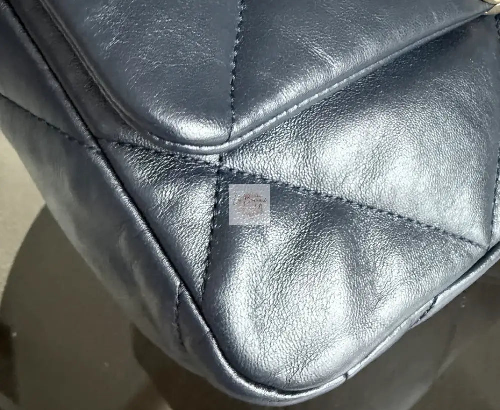 Torebka Chanel 19 small dark navy/gold hdw 2021 z rachunkiem