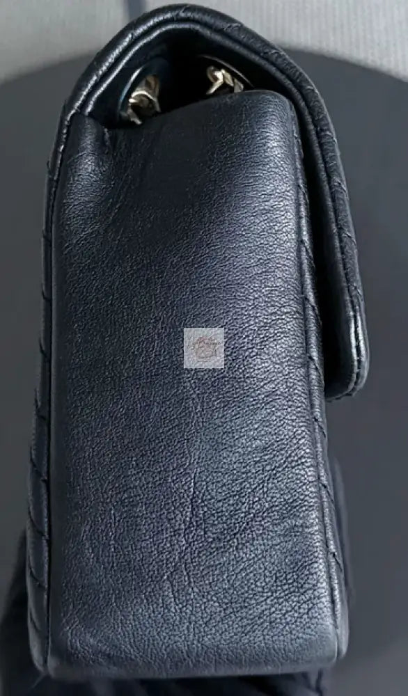 Torebka Chanel Surpique CC Herringbone Medallion Flap medium czarna/gold hdw
