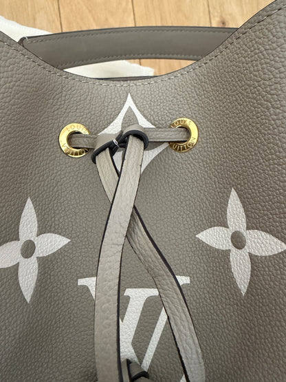 Torebka Louis Vuitton Neo Noe MM tourterelle/creme