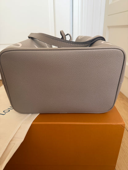 Torebka Louis Vuitton Neo Noe MM tourterelle/creme