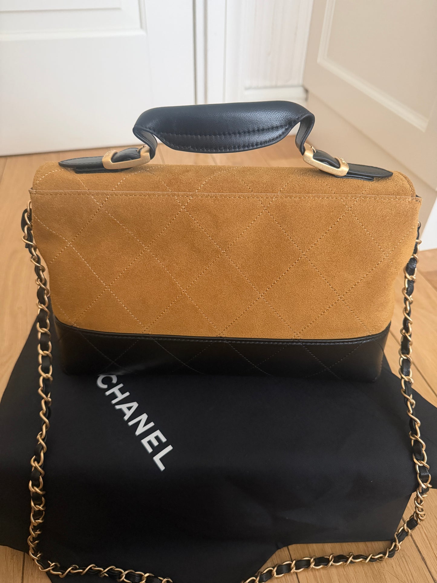 Torebka Chanel sezonal z klapką beige/black/gold New