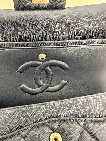 Torebka Chanel medium deep blue caviar/light gold NEW