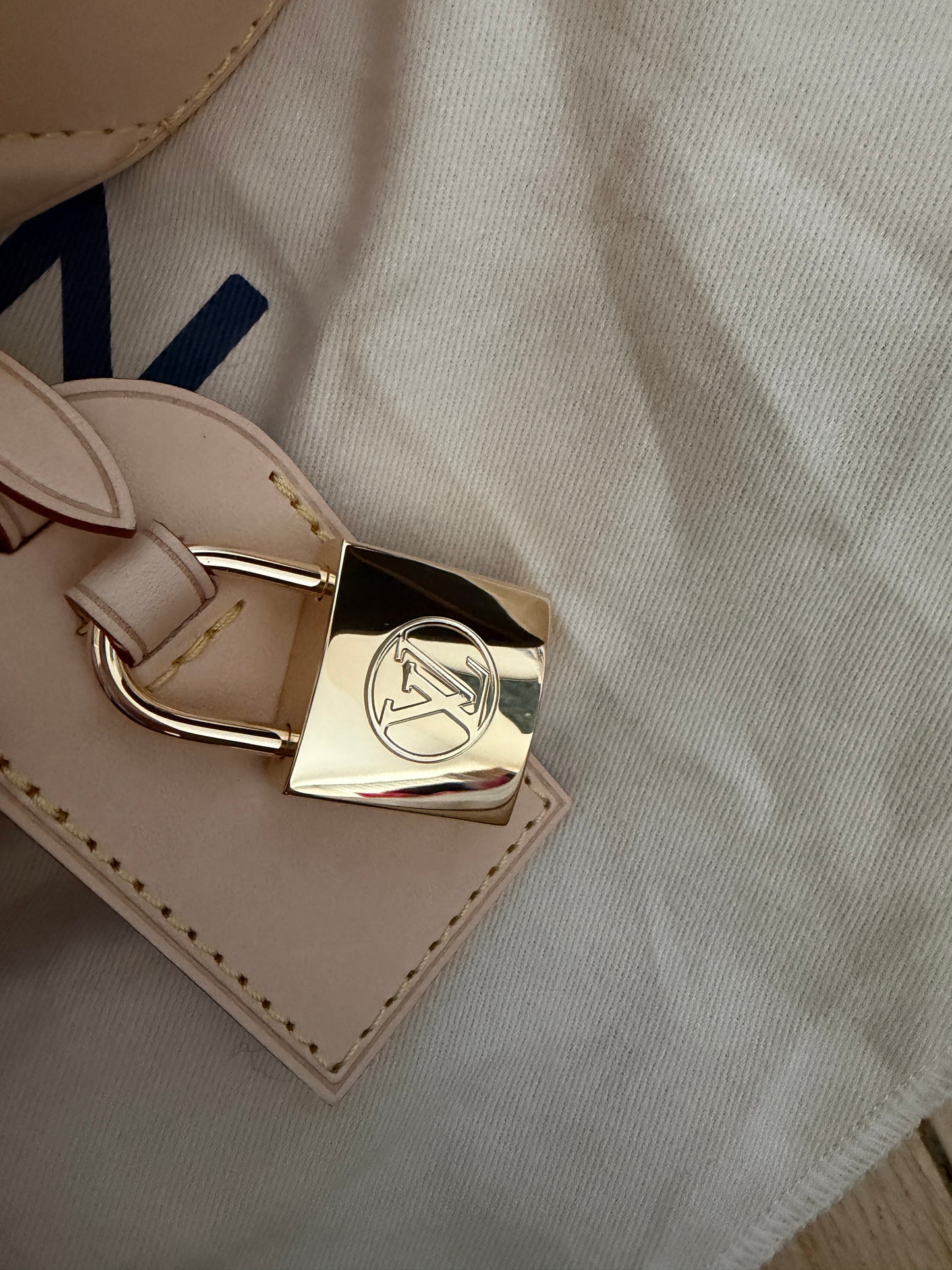 Torebka Louis Vuitton Slouchy MM Damier Azur kolekcja 2025