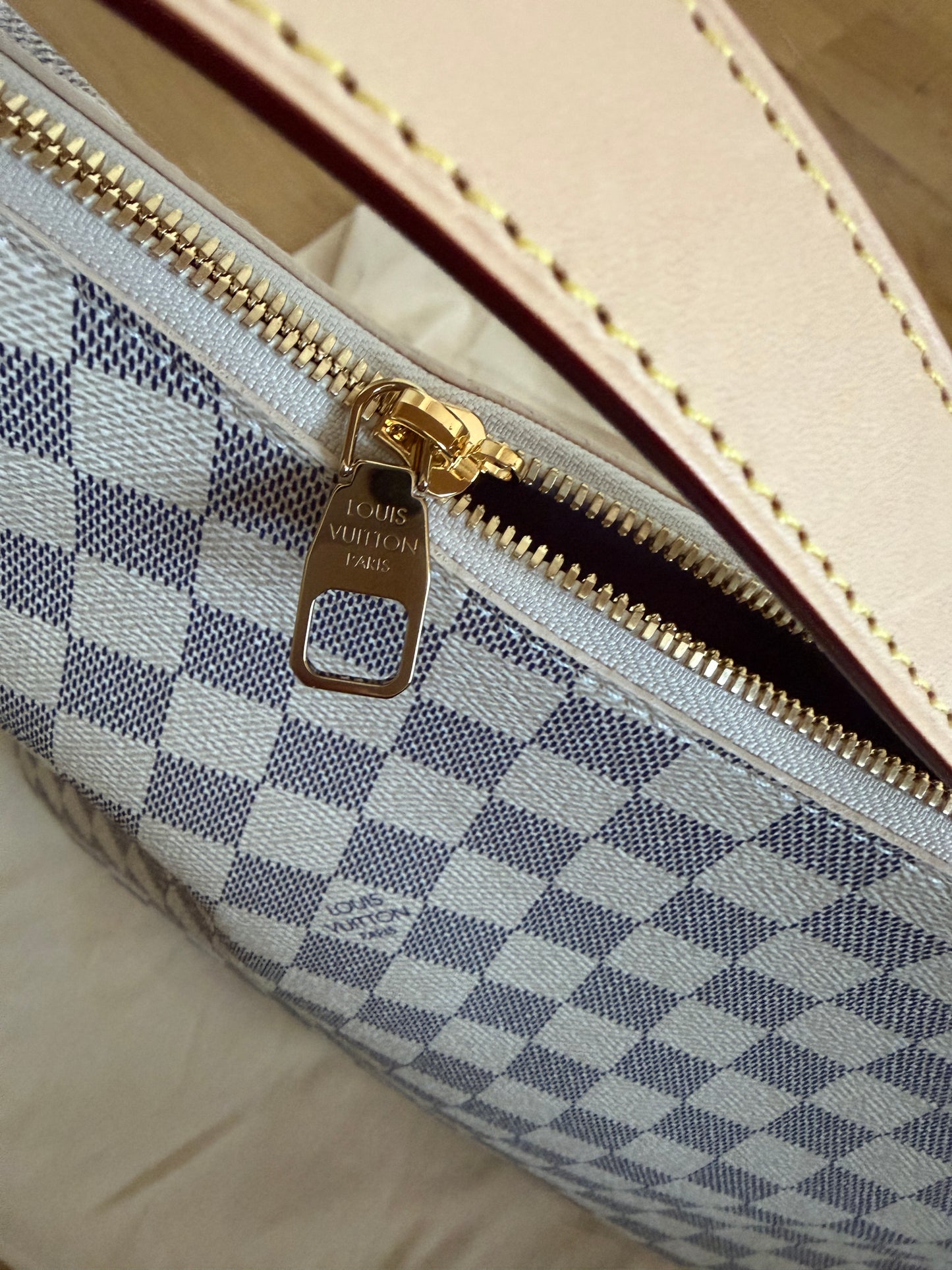 Torebka Louis Vuitton Slouchy MM Damier Azur kolekcja 2025