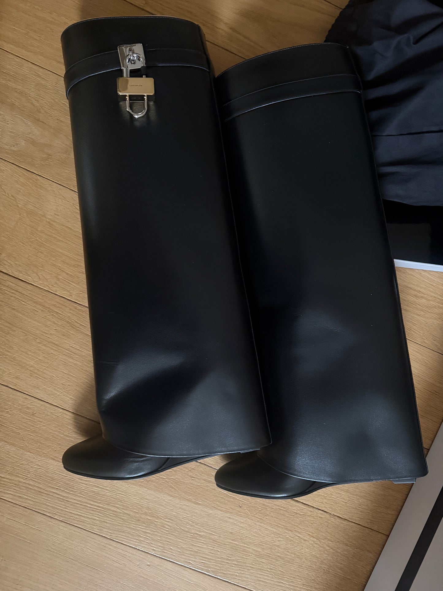 Kozaki Givenchy Shark Lock 38,5