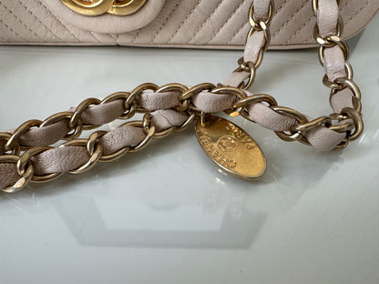 Torebka Chanel Surpique Seasonal Cruise medium chevron lambskin gold hdw