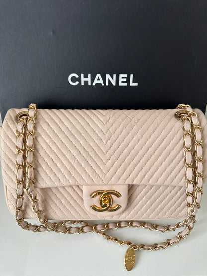 Torebka Chanel Surpique Seasonal Cruise medium chevron lambskin gold hdw