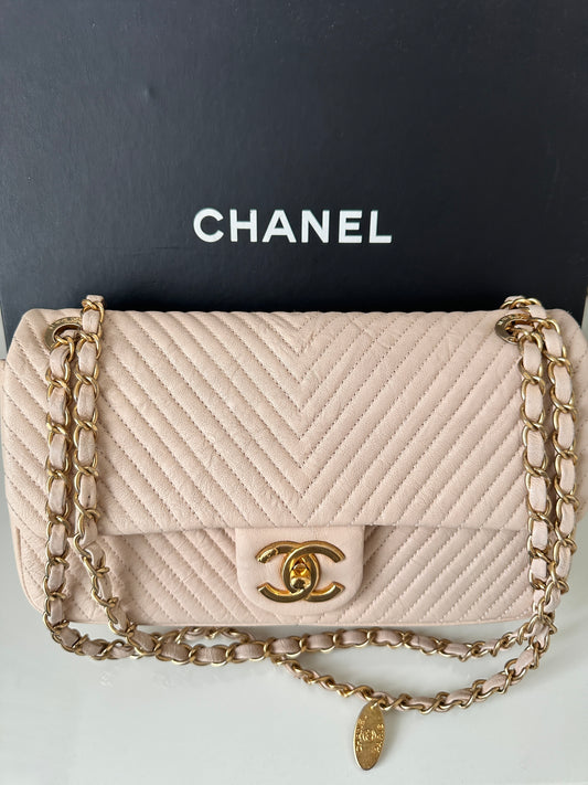 Torebka Chanel Surpique Seasonal Cruise medium chevron lambskin gold hdw