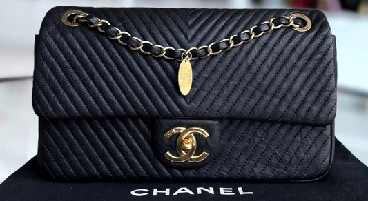 Torebka Chanel Surpique CC Herringbone Medallion Flap medium czarna/gold hdw