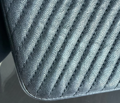 Torebka Chanel Surpique CC Herringbone Medallion Flap medium czarna/gold hdw