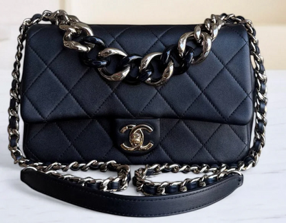 Torebka Chanel Resin Chain Seasonal Flap black lambskin/gold medium like NEW 2020