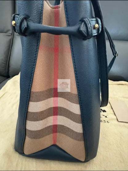 Torebka Burberry granat skóra z paskiem nowa