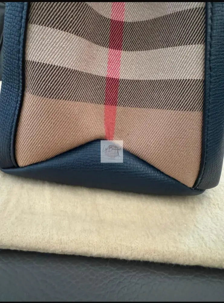 Torebka Burberry granat skóra z paskiem nowa