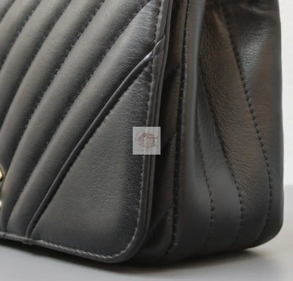Torebka Chanel Chevron Mini | Black Lambskin Light Gold Hardware 2019 jak nowa