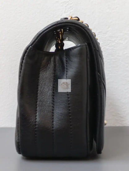 Torebka Chanel Chevron Mini | Black Lambskin Light Gold Hardware 2019 jak nowa