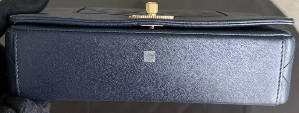 Torebka Chanel Mademoiselle small dark blue gold hdw seria 23