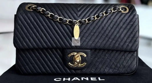 Torebka Chanel Surpique CC Herringbone Medallion Flap medium czarna/gold hdw