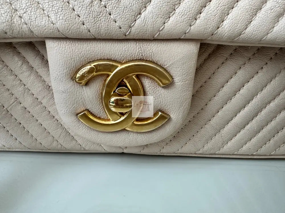 Torebka Chanel Surpique Seasonal Cruise medium chevron lambskin gold hdw
