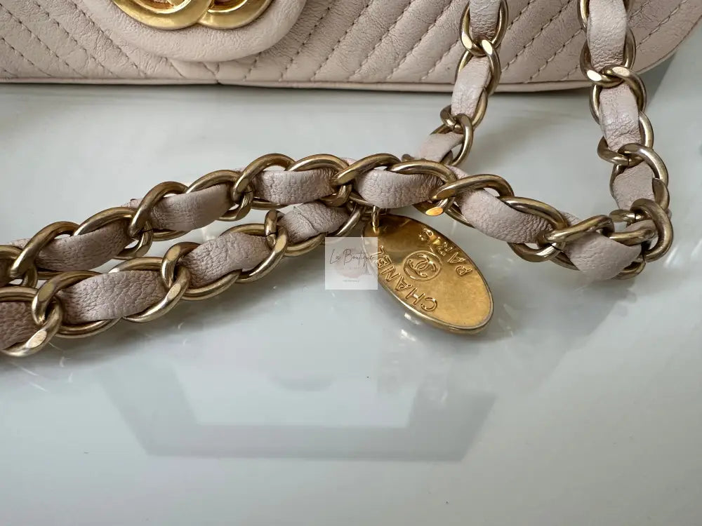 Torebka Chanel Surpique Seasonal Cruise medium chevron lambskin gold hdw